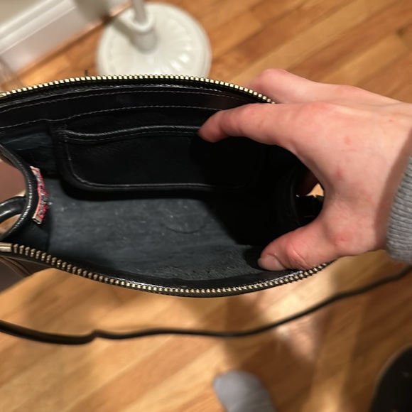 Dooney & Bourke Vintage black leather medallion logo crossbody bag - Picture 6 of 7